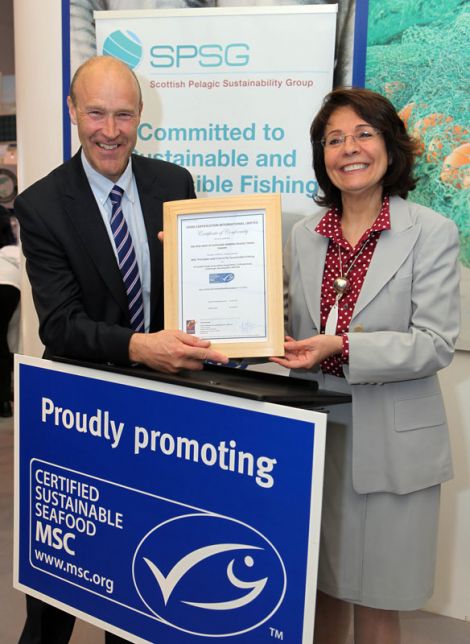MSC award is presented to John Goodlad by European fisheries commissioner Maria Damanaki - Photo: SPSG