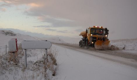 A council snow plough clearing the main A970 road on Wednesday morning - Photo: Shetland News