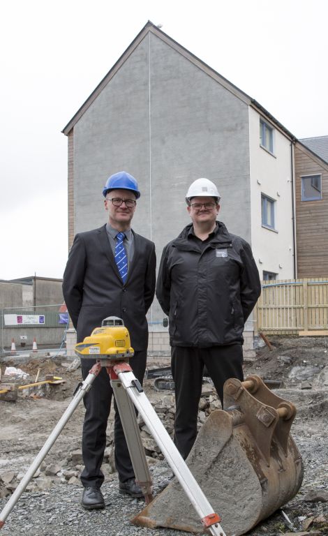David Nicolson, for Bank of Scotland (Left), and Hjaltland Housing Association chief executive Bryan Leask. Photo HHA