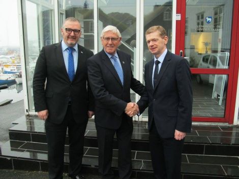 Faroese prime minister Aksel Johannessen and SIC convener Malcolm Bell.