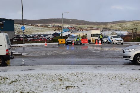 The road is closed between the roundabout at the bottom of Staney Hill and Leask Motor Garage. Photo: Shetland News